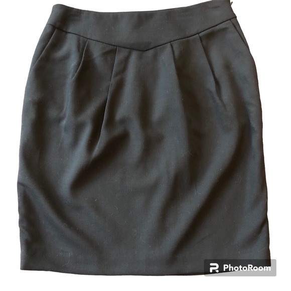 LOFT Dresses & Skirts - Ann Taylor LOFT high vibration fabric 100%Wool Black midi skirt w/pleats size 4P